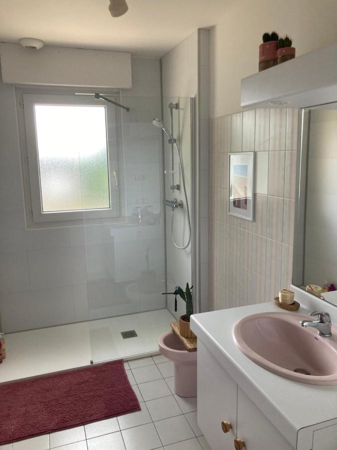 Maison Familiale Dans Une Rue Paisible Gouville-sur-Mer Extérieur photo